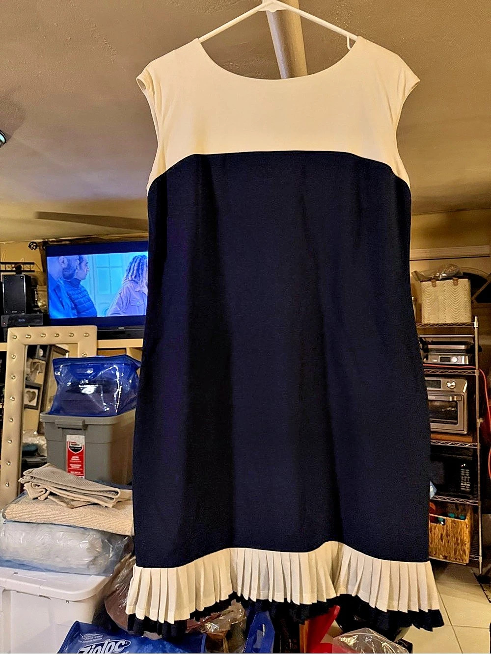 Sandra Darren Color Block Pleated Mini Dress in Blue & Cream Size 12 Like